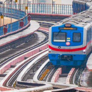 ‘মেট্রো জটের জন্য দায়ী রাজ্য সরকার’!  মমতাকে নিশানা করে রিপোর্ট দিলেন রেলমন্ত্রী