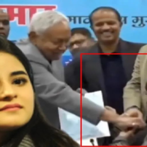 মহিলা চিকিৎসকের হিজাব টানলেন নীতীশ! গিরিরাজের ‘নরকে যাক’ মন্তব্যে তুঙ্গে রাজনৈতিক তরজা