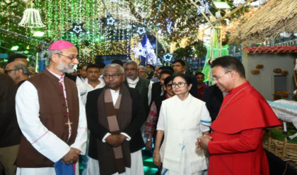 পার্ক স্ট্রিটে বড়দিনের আলোর রোশনাই, নেপালি ভাষায় শুভেচ্ছা জানিয়ে সম্প্রীতির বার্তা মমতার