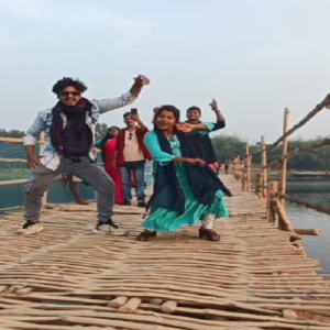 বাঁশের ব্রিজে উদ্দাম নাচ! রিলস বানানোর নেশায় বন্ধ হলো যাতায়াত, চরম বিপাকে নিত্যযাত্রীরা
