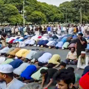 বিতর্ক ছাপিয়ে নজরুলের পাশেই হাদির সমাধি! সংসদ ভবনে জনসমুদ্র, চরম উত্তেজনায় কাঁপছে বাংলাদেশ