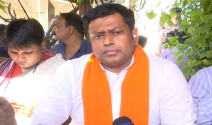 “ইটের জবাব পাথরে দিন, দিদিকে এবার অবসরে পাঠাব!” তাহেরপুরে মোদীর মঞ্চ থেকে হুঙ্কার সুকান্তর