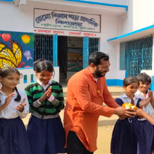 খবরের জেরে নড়েচড়ে বসল প্রশাসন! ১৫ দিনের অচলাবস্থা কাটিয়ে স্কুলে ফিরল মিড-ডে-মিল, নতুন প্রধান শিক্ষককে বরণ পড়ুয়াদের