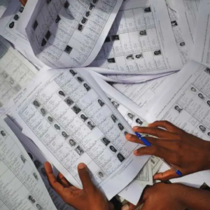 এক ধাক্কায় বাদ ৯৭ লক্ষ ভোটার! তামিলনাড়ুর খসড়া তালিকায় তুমুল শোরগোল, ডিএমকে-এআইএডিএমকে সংঘাত তুঙ্গে