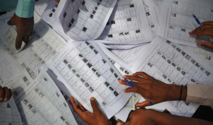 এক ধাক্কায় বাদ ৯৭ লক্ষ ভোটার! তামিলনাড়ুর খসড়া তালিকায় তুমুল শোরগোল, ডিএমকে-এআইএডিএমকে সংঘাত তুঙ্গে