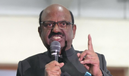 “দেহের মৃত্যু হয়, আত্মার নয়”— গীতাপাঠের গুরুত্ব বুঝিয়ে নিউটাউনে বিশেষ বার্তা রাজ্যপালের।