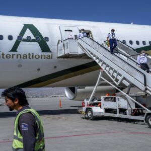 “PIA ডুবে ঋণের পাহাড়ে”-নিলামে উঠছে পাকিস্তানের রাষ্ট্রায়ত্ত বিমান সংস্থা!