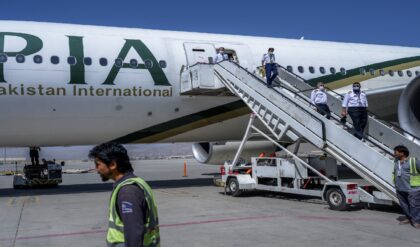 “PIA ডুবে ঋণের পাহাড়ে”-নিলামে উঠছে পাকিস্তানের রাষ্ট্রায়ত্ত বিমান সংস্থা!