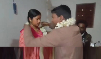তৃণমূল নেতার সঙ্গে স্ত্রীর পরকীয়া! হাতেনাতে ধরে ধুমধাম করে বিয়ে দিলেন স্বামী, ভাইরাল ভিডিও।