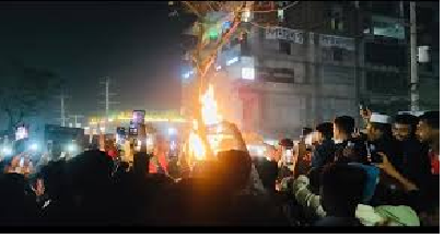 বাংলাদেশে হিন্দু যুবকের ওপর নৃশংসতা! শিলিগুড়িতে ফুঁসছে জনতা, পুড়ল ইউনুসের কুশপুত্তলিকা