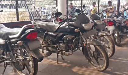 বিহার থেকে বর্ধমানে রহস্যময় ৫৫টি বাইক! স্টেশনে তৃণমূলের তুলকালাম বিক্ষোভ, উত্তপ্ত পরিস্থিতি