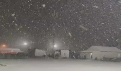 কাশ্মীরে মরশুমের প্রথম তুষারপাত! দুই মাসের শুষ্ক আবহাওয়ার ইতি, পাহাড়জুড়ে সাদা চাদর