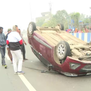 কল্যাণী এক্সপ্রেসওয়েতে ভয়াবহ দুর্ঘটনা! নিয়ন্ত্রণ হারিয়ে উল্টে গেল গাড়ি, জখম ৫