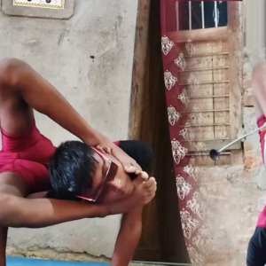 শরীরে কি হাড় নেই? দাঁতনের ১০ বছরের খুদে যোগা-বিস্ময় বিবেককে দেখে তাজ্জব বিশ্ব!