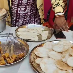 শালপাতা চিকেন না কি মাংস পিঠে? জঙ্গলমহলের অথেন্টিক স্বাদে মাতোয়ারা খাতড়ার খাদ্য মেলা