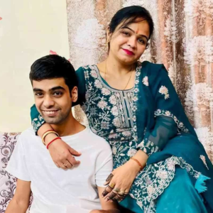 পেনসিল ধরতে পারতেন না হাত দিয়ে, আজ UPSC জয়ী! বুলন্দশহরের মানবেন্দ্রর রূপকথা হার মানাবে সিনেমাকেও