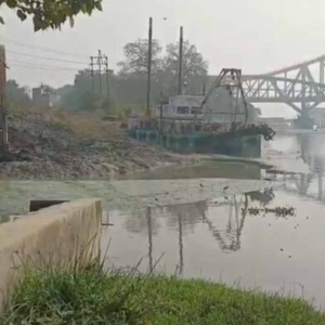 নৈহাটিতে বালি মাফিয়ার দৌরাত্বে বিপদে জুবিলী সেতু