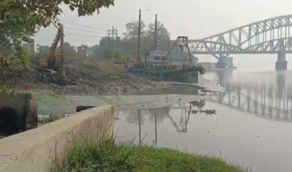 নৈহাটিতে বালি মাফিয়ার দৌরাত্বে বিপদে জুবিলী সেতু