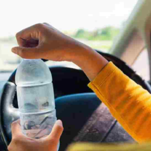 গাড়িতে জলের বোতল রাখা মানেই সাক্ষাৎ যম! অজান্তেই কি নিজের বিপদ ডেকে আনছেন আপনি?