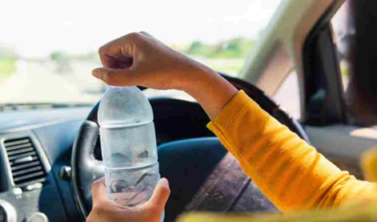গাড়িতে জলের বোতল রাখা মানেই সাক্ষাৎ যম! অজান্তেই কি নিজের বিপদ ডেকে আনছেন আপনি?