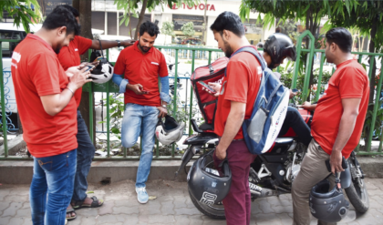 নতুন বছরের পার্টিতে কোপ! ১০ মিনিটে ডেলিভারি বন্ধের দাবিতে আন্দোলনে নামছে হাজার হাজার ডেলিভারি বয়।