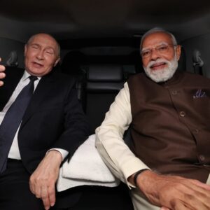 পুতিনের সঙ্গে একই গাড়িতে মোদী, হাতে তুলে দিলেন বিশেষ উপহার, কী ছিল তাতে?