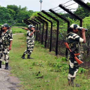 বিএসএফ-এ ‘অ্যাটট্রিশন’ সংকট! ৫ বছরে ২৩ হাজার জওয়ানের স্বেচ্ছাবসর, মানসিক স্বাস্থ্য নিয়ে নড়েচড়ে বসল স্বরাষ্ট্র মন্ত্রক।