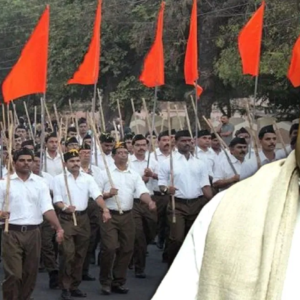 মেঝেতে বসা মোদীর ছবি দিয়ে একি লিখলেন দিগ্বিজয়? কংগ্রেস নেতার উল্টো সুরে অস্বস্তিতে হাত শিবির!