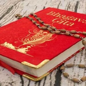 চুরি করেও গীতার পাতায় ৫০ টাকার নোট! চোরদের ‘মহানুভবতা’য় অবাক দোকানদার