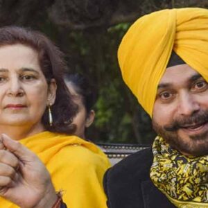 ‘৫০০ কোটি টাকার স্যুটকেস’ মন্তব্যের জের! নভজ্যোত সিং সিধুর স্ত্রীকে দল থেকে বরখাস্ত করল কংগ্রেস