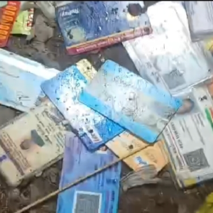 এসআইআর আবহে চাঞ্চল্য! বারাসত স্টেশনের রেললাইন থেকে প্রচুর আধার-ভোটার কার্ড উদ্ধার, শুরু রাজনৈতিক চাপানউতোর