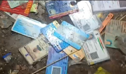 এসআইআর আবহে চাঞ্চল্য! বারাসত স্টেশনের রেললাইন থেকে প্রচুর আধার-ভোটার কার্ড উদ্ধার, শুরু রাজনৈতিক চাপানউতোর