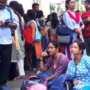 রাজ্যে সরকারি চাকরির প্রতি কি কমছে আগ্রহ? SSC গ্রুপ-C ও গ্রুপ-D নিয়োগে আবেদন কমল প্রায় অর্ধেক