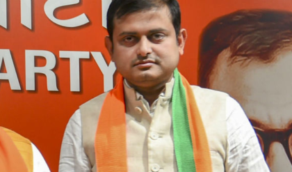 শিক্ষামন্ত্রীর বিরুদ্ধে টাকা তোলার বিস্ফোরক অভিযোগ! যাদবপুর VC-অধ্যাপকের অডিয়ো ক্লিপ প্রকাশ করে সরব বিজেপি