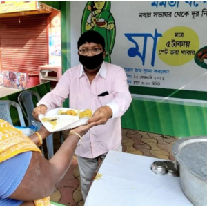 অভিনব উদ্যোগ ভদ্রেশ্বর পুরসভার, ১ কেজি প্লাস্টিক দিন, ফ্রিতে পান ২টি ডিম-ভাত!