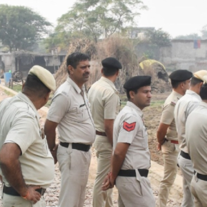 উত্তরপ্রদেশে মর্মান্তিক ঘটনা- স্ত্রীকে নিয়ে অশান্তি, দুই সন্তানকে বিষ খাইয়ে বাবা-ও আত্মহত্যা! গ্রামে শোকের ছায়া