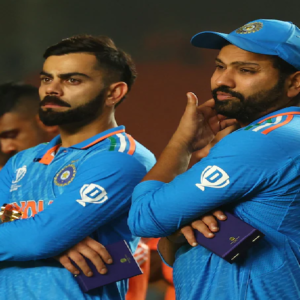 বিরাট-রোহিতের স্থান নিয়ে প্রশ্ন তোলা উচিত নয়, “ওরা ড্রেসিংরুমের আবহাওয়া পাল্টে দেয়”: কিংবদন্তিদের পক্ষে সওয়াল সঞ্জয় বাঙ্গারের