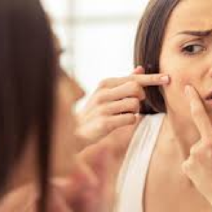 ব্রণ নিয়ন্ত্রণে আসছে না? জীবনযাপনের এই ৫ ভুলে বাড়ছে সংক্রমণ, মুক্তি পেতে ভরসা রাখুন নিম-হলুদে!