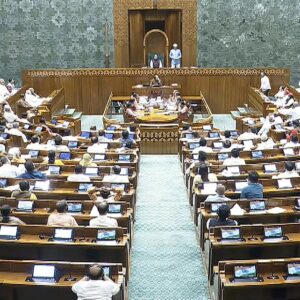 ১০০ দিনের কাজ অতীত! বিরোধীদের তুমুল হট্টগোলের মধ্যেই লোকসভায় পাশ ‘G Ram G’ বিল!