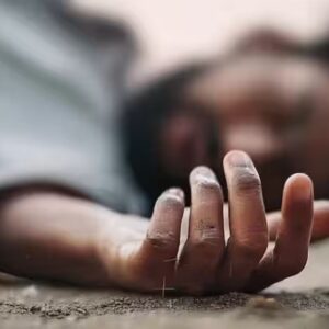 রাস্তায় ছটফট করছেন স্বামী, রক্তাক্ত স্ত্রী হাতজোড় করে ভিক্ষা চাইলেন সাহায্য