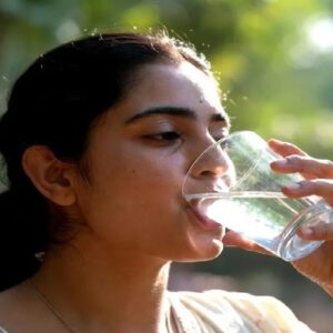 জলই জীবন, নিয়মিত সকালে এক গ্লাস জল পান করেই দেখুন! মিলবে অনেক উপকার