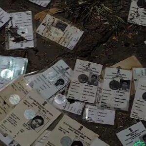 ভোটার কার্ড বাড়িতেই আছে, অথচ ডুপ্লিকেট কার্ড উদ্ধার রাস্তায়! কীসের চক্রান্ত?