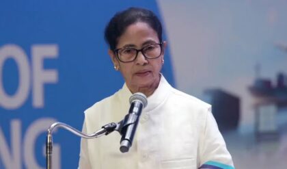 “বেকারত্ব কমেছে ৪০ শতাংশ, এবার লক্ষ্য শিল্পে ১ নম্বর হওয়া”-বিনিয়োগ টানতে মরিয়া মুখ্যমন্ত্রী!