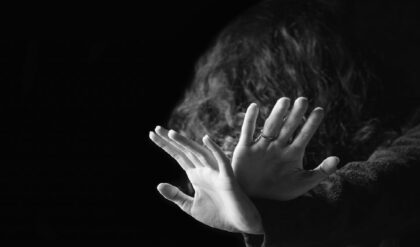 প্রেমিকের ডাকে গিয়েই চরম সর্বনাশ! ভিডিও ফাঁসের হুমকি দিয়ে কিশোরীকে গণধর্ষণ