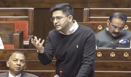 সেকেন্ডের গানেই ভিডিও ডিলিট? ১৯৫৭ সালের আইন বদলানোর আর্জি আপ নেতার!