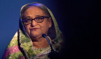 ‘ইউনূসের কাঁধে বন্দুক রেখে দেশ চালাচ্ছে চরমপন্থীরা’, বিস্ফোরক দাবি শেখ হাসিনার!