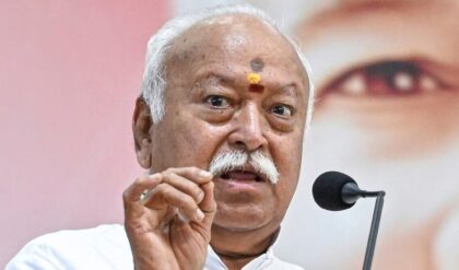 ‘লিভ-ইন মানেই দায়িত্ব এড়ানো’-বিয়ে ও সন্তান নিয়ে RSS প্রধানের মন্তব্যে তোলপাড়!