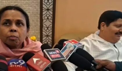 “তৃণমূলে চরম অপমান!”-অর্জুন সিংয়ের উপস্থিতিতেই বড়সড় দলবদল ব্যারাকপুরে