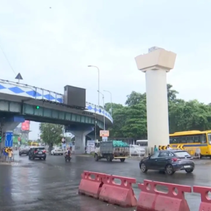 চিংড়িঘাটার মেট্রো স্তম্ভ জট কাটাতে ফের হাইকোর্টের নির্দেশ! বেলেঘাটা-গৌরকিশোর ঘোষ স্টেশনের মাঝে তিনটি স্তম্ভ নিয়ে রাজ্য ও মেট্রো কর্তৃপক্ষকে বৈঠকে বসার নির্দেশ।