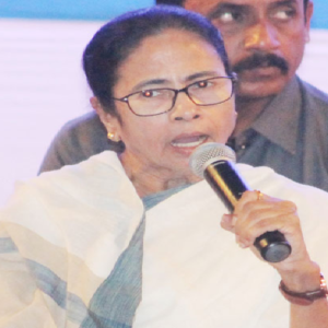 ‘গীতাপাঠ তো সবাই বাড়িতেই করে, পাবলিক মিটিং করার কী দরকার?’ ব্রিগেড সভা নিয়ে কৃষ্ণনগরের মঞ্চ থেকে প্রশ্ন তুললেন মুখ্যমন্ত্রী মমতা বন্দ্যোপাধ্যায়।